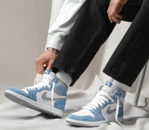 Branded Hyper Royal Retro 1 Sneakers High Ankle