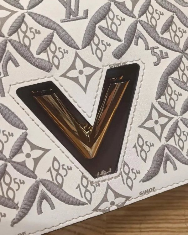 Louis Vuitton Embroidered Twist Logo Premium Double Box Bag With Shoulder Strap (45962-White_Grey)(LB) - Image 7