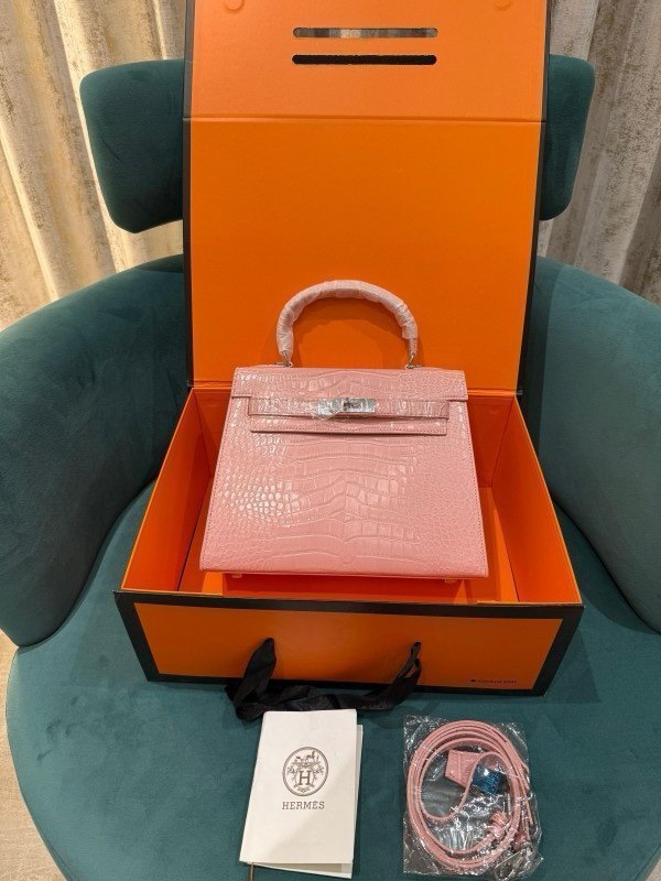 Hermes Blanc Crocodile Niloticus Pink
Encrusted Birkin Bag With OG Box & Dust Bag (1080 Pink) - Image 2