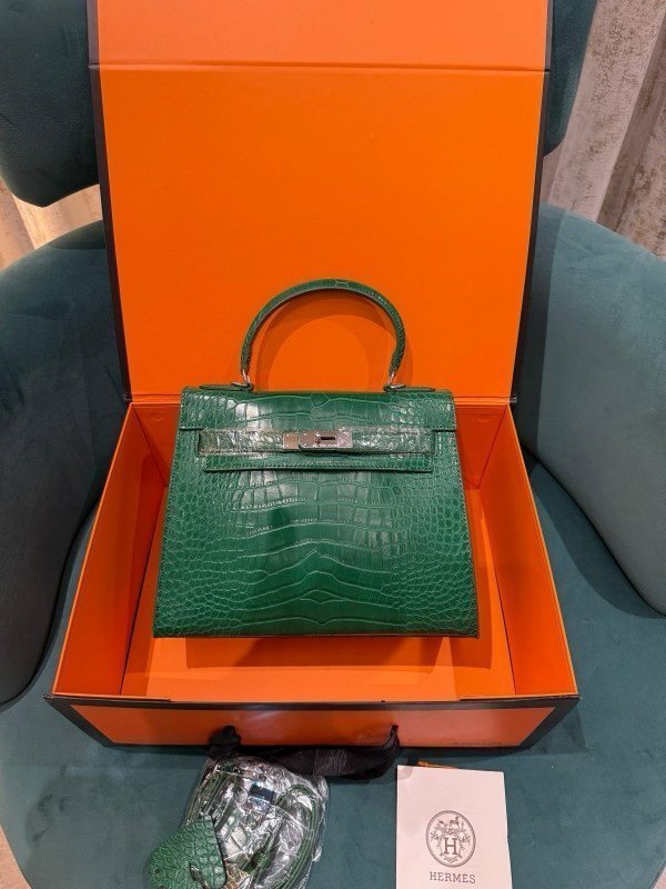 Hermes Blanc Crocodile Niloticus Green Encrusted Birkin Bag With OG Box & Dust Bag(1028 Green) - Image 2