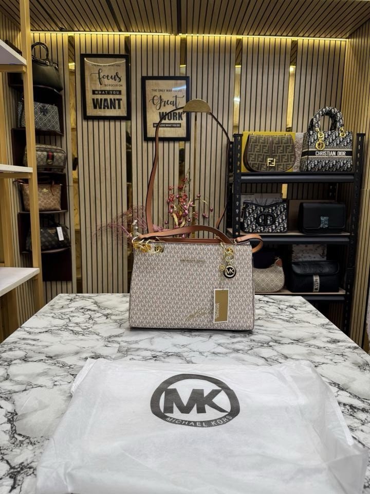 MICHAE L KORS CYNTHIA HANDBAG WITH OG DUST BAG PREMIUM QUALITY (BIEGEBROWN)(MT)