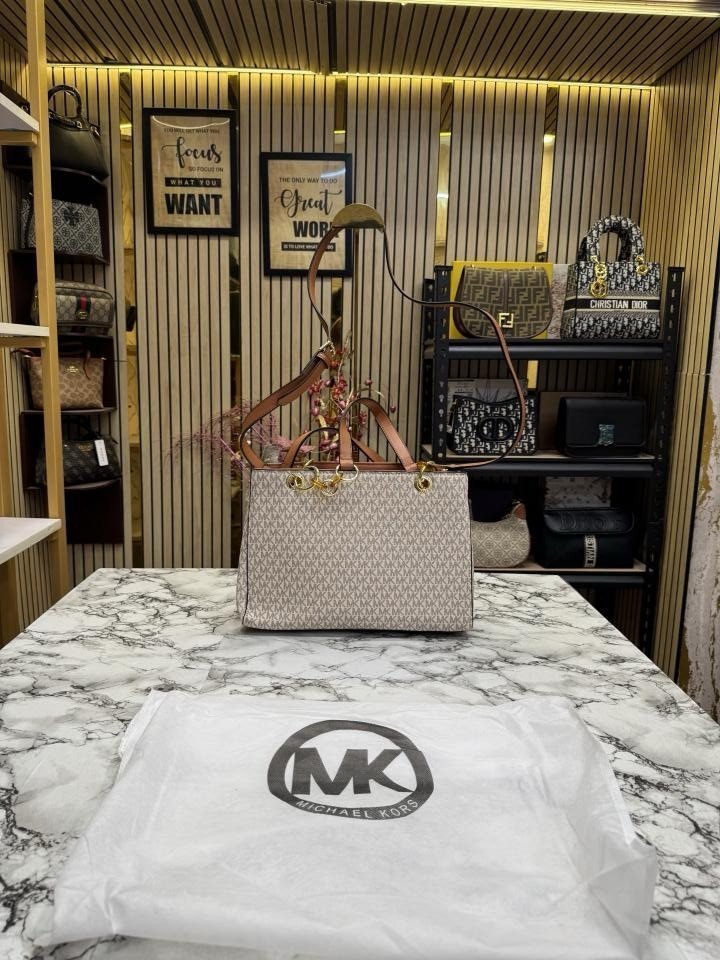 MICHAE L KORS CYNTHIA HANDBAG WITH OG DUST BAG PREMIUM QUALITY (BIEGEBROWN)(MT) - Image 9