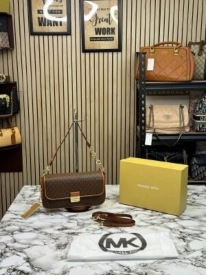 Michael kors bradshaw handbag with og box (coffee Brown) 21010(MT)